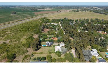 Casa Quinta Con Piscina Y Gran Parque En Luján Lote De 1.958 M²- Lujan
