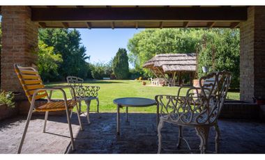 Casa Quinta Con Piscina Y Gran Parque En Luján Lote De 1.958 M²- Lujan