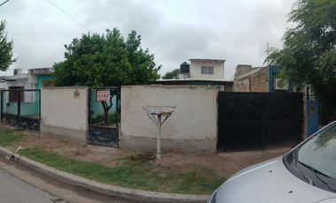 Alquiler Casa 2 dormitorios cochera z/Escuela Parque Republica.