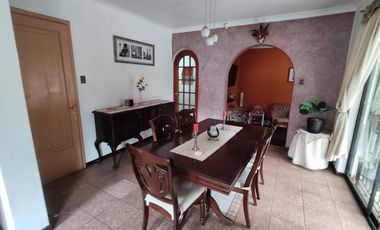 600 m² terreno | Casa aislada 225 m² | Piscina temperada | 4 estacionamientos | Macul