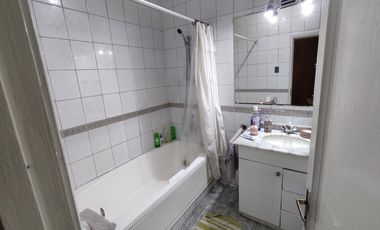 600 m² terreno | Casa aislada 225 m² | Piscina temperada | 4 estacionamientos | Macul