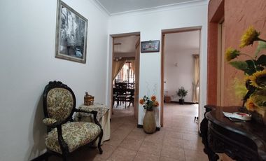 600 m² terreno | Casa aislada 225 m² | Piscina temperada | 4 estacionamientos | Macul