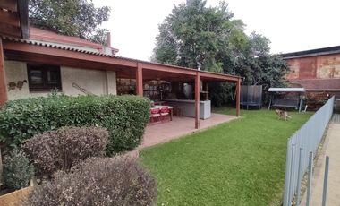 600 m² terreno | Casa aislada 225 m² | Piscina temperada | 4 estacionamientos | Macul