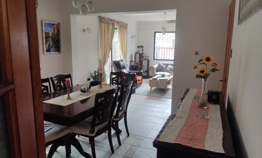 600 m² terreno | Casa aislada 225 m² | Piscina temperada | 4 estacionamientos | Macul