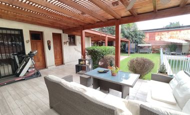 600 m² terreno | Casa aislada 225 m² | Piscina temperada | 4 estacionamientos | Macul