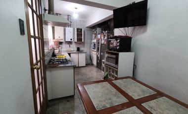 600 m² terreno | Casa aislada 225 m² | Piscina temperada | 4 estacionamientos | Macul