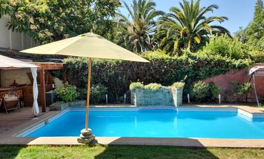 600 m² terreno | Casa aislada 225 m² | Piscina temperada | 4 estacionamientos | Macul