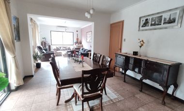 600 m² terreno | Casa aislada 225 m² | Piscina temperada | 4 estacionamientos | Macul