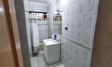 600 m² terreno | Casa aislada 225 m² | Piscina temperada | 4 estacionamientos | Macul