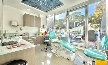 Local Comercial en Arriendo en ESPECTACULAR OFICINA ESTETICA Y ODONTOLOGICA COMPLETAMENTE AMOBLADA EN CAMINO EL ALBA