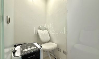 Local Comercial en Arriendo en ESPECTACULAR OFICINA ESTETICA Y ODONTOLOGICA COMPLETAMENTE AMOBLADA EN CAMINO EL ALBA
