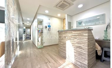 Local Comercial en Arriendo en ESPECTACULAR OFICINA ESTETICA Y ODONTOLOGICA COMPLETAMENTE AMOBLADA EN CAMINO EL ALBA
