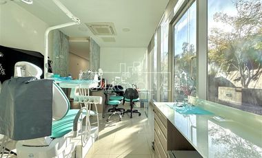 Local Comercial en Arriendo en ESPECTACULAR OFICINA ESTETICA Y ODONTOLOGICA COMPLETAMENTE AMOBLADA EN CAMINO EL ALBA