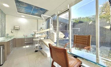 Local Comercial en Arriendo en ESPECTACULAR OFICINA ESTETICA Y ODONTOLOGICA COMPLETAMENTE AMOBLADA EN CAMINO EL ALBA