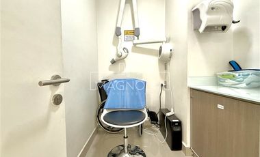 Local Comercial en Arriendo en ESPECTACULAR OFICINA ESTETICA Y ODONTOLOGICA COMPLETAMENTE AMOBLADA EN CAMINO EL ALBA