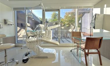 Local Comercial en Arriendo en ESPECTACULAR OFICINA ESTETICA Y ODONTOLOGICA COMPLETAMENTE AMOBLADA EN CAMINO EL ALBA