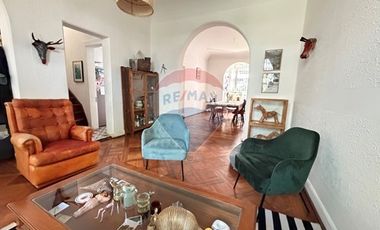 Casa Neoclásica Amplia y Luminosa