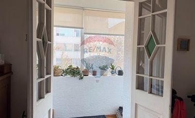 Casa Neoclásica Amplia y Luminosa