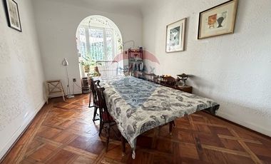 Casa Neoclásica Amplia y Luminosa