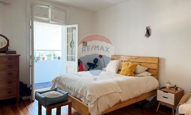 Casa Neoclásica Amplia y Luminosa