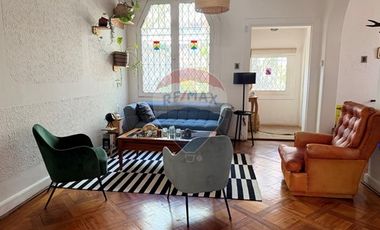 Casa Neoclásica Amplia y Luminosa