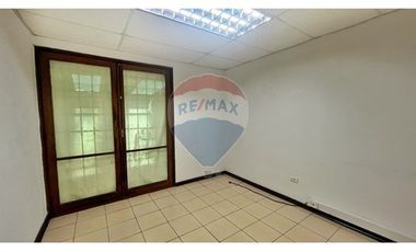 GRAN UBICACION  METRO MANQUEHUE ,6 oficinas,