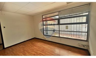 GRAN UBICACION  METRO MANQUEHUE ,6 oficinas,