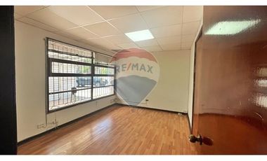 GRAN UBICACION  METRO MANQUEHUE ,6 oficinas,