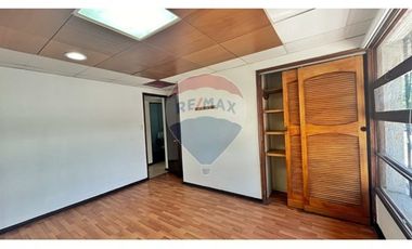 GRAN UBICACION  METRO MANQUEHUE ,6 oficinas,