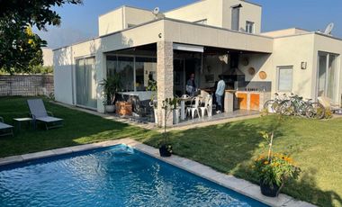 CASA 3 DORM + SERVICIO + PISCINA + QUINCHO PIEDRA ROJA