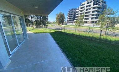 ALQUILER Departamento un dormitorio con jardín en Nordelta