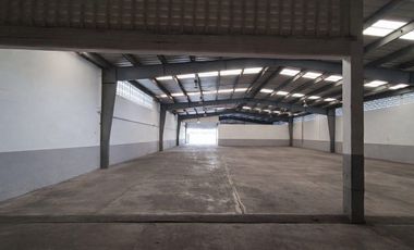 SE RENTA BODEGA A 5 MINUTOS DEL PUERTO PESQUERO
