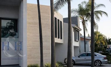 RENTA DE CASA NUEVA MODERNA EN PUERTA DE HIERRO