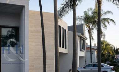 RENTA DE CASA NUEVA MODERNA EN PUERTA DE HIERRO