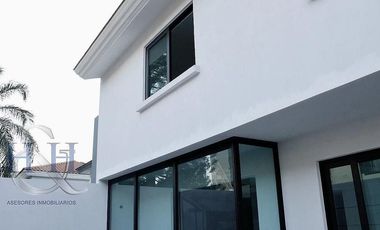 RENTA DE CASA NUEVA MODERNA EN PUERTA DE HIERRO