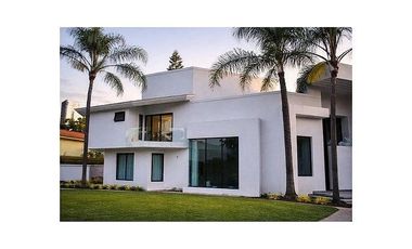 RENTA DE CASA NUEVA MODERNA EN PUERTA DE HIERRO