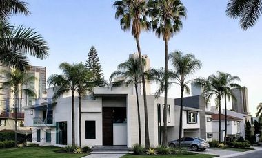 RENTA DE CASA NUEVA MODERNA EN PUERTA DE HIERRO