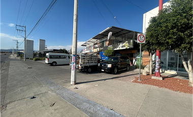 Local comercial renta Paseo Querétaro 21,000 UriMed EM