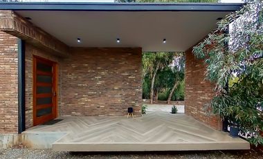 Arriendo AMOBLADO Hermosa Casa moderna en condominio