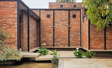 Arriendo AMOBLADO Hermosa Casa moderna en condominio