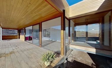 AARIENDO. Moderna casa en parcela, hermosas vistas