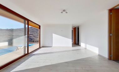 AARIENDO. Moderna casa en parcela, hermosas vistas