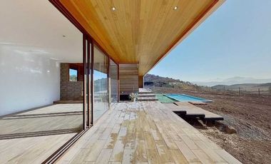 AARIENDO. Moderna casa en parcela, hermosas vistas