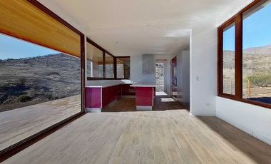 AARIENDO. Moderna casa en parcela, hermosas vistas