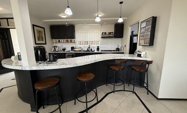 Casa remodelada con vigilancia 24/7 y espectacular vista