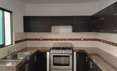 Casa en Renta en Real Santa Fe VdeA | Recámara en Planta Baja y Paneles Solares