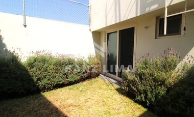 Senda Real: Iluminadisima casa con bello jardin y recamara en planta baja.