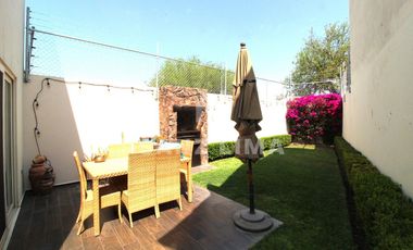 Senda Real: Iluminadisima casa con bello jardin y recamara en planta baja.