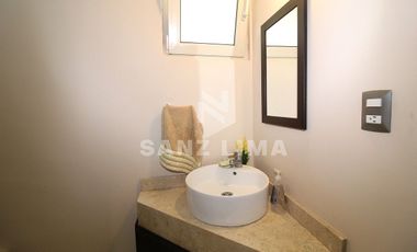 Senda Real: Iluminadisima casa con bello jardin y recamara en planta baja.