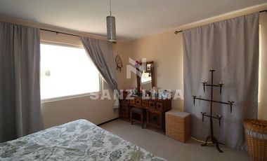 Senda Real: Iluminadisima casa con bello jardin y recamara en planta baja.